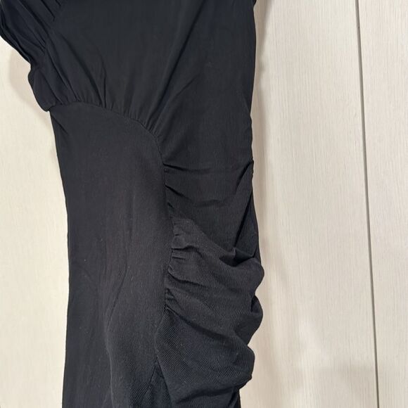 Black dress 👗 - Picture 2 of 7